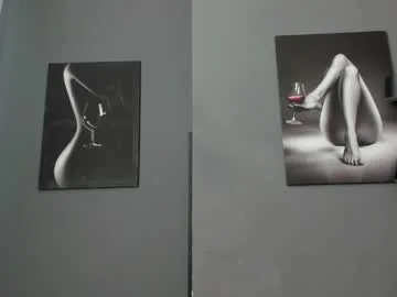 karlyjons_ live stage