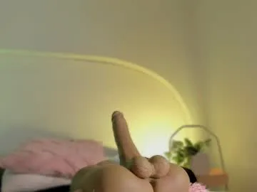 katiepeach_ live stage