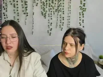 kira_and_krisi live stage
