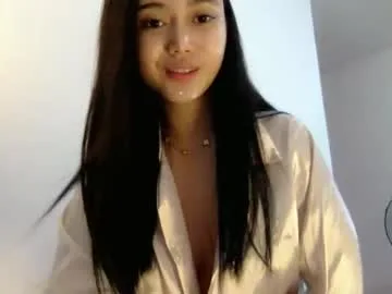 kira_willer live stage