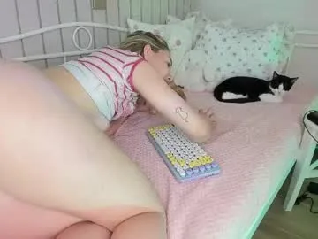 kitty__sophie live stage
