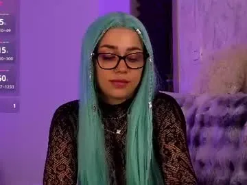 kyradesire live stage