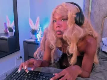 laragreey live stage