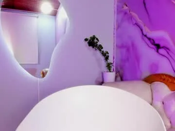 lau_kitty live stage