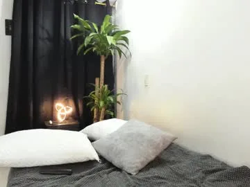 lia_and_felipe live stage