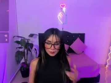 lindsay_tay live stage