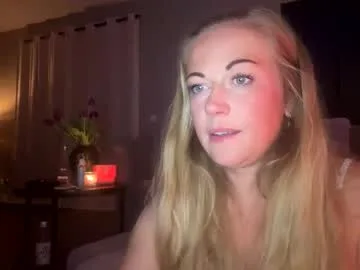 littleblonde_l live stage