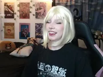 lovely_cass live stage