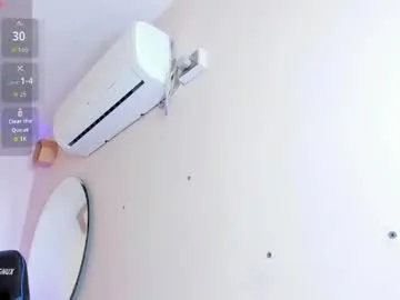 lucy_ferreiraa live stage