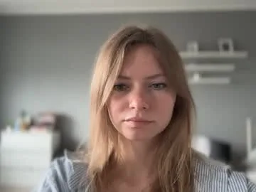 lux_millie live stage