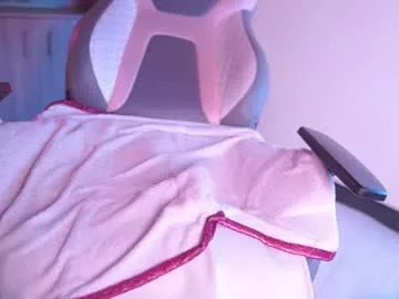 madi_harper live stage
