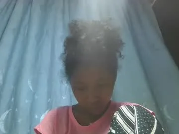 mamieriela live stage
