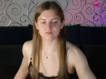 mari_pussik live stage