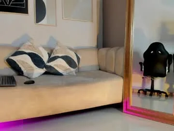 marie_bass live stage
