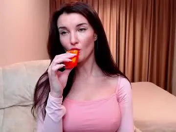 marti_lovely live stage