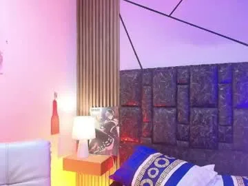 mary_luckaysha live stage