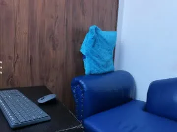 mature_beautiful live stage