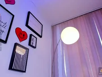 mayajhons live stage