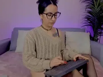 mia_daniellshot live stage