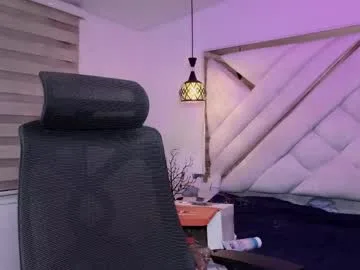 mia_gatesvg live stage