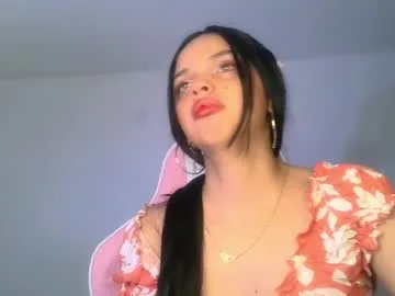mia_lucy_21 live stage