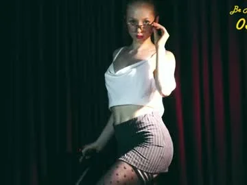 mia_vebes live stage