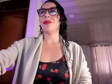 mia_velvet1 live stage