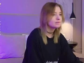 mila_blum live stage