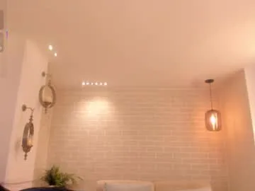 milalawrence_ live stage