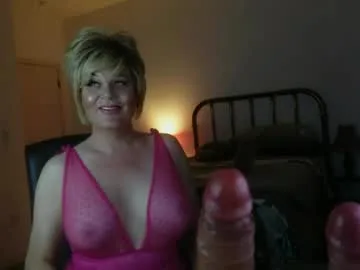 mona_the_milf live stage
