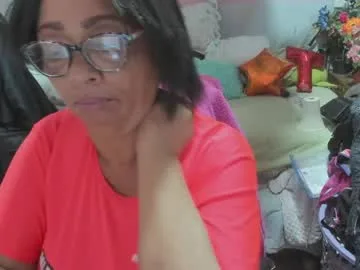 mrs_mommy live stage