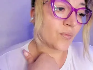 naty__mature_ live stage