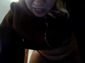 naughtyjennyblondeuk live stage