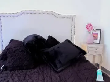 nia_malkova live stage