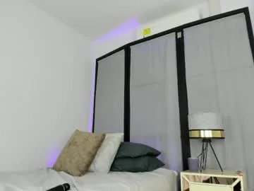 niicole_steele live stage
