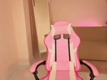 nikki_gringerr live stage