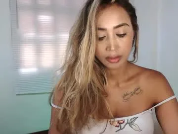 nycole_1988 live stage
