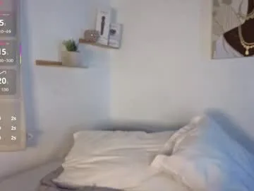 pamela_tomas4 live stage