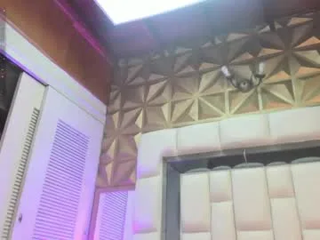 peyton_louise26 live stage