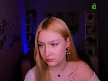 playful_sophie live stage