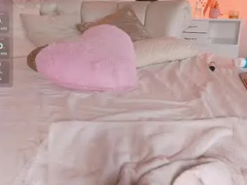 samara_halee live stage