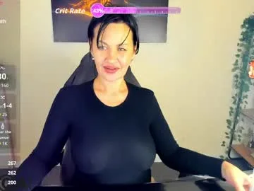 sara_devills live stage