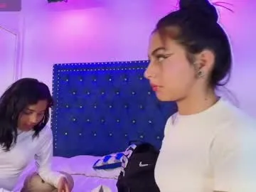 serena_and_zoe live stage