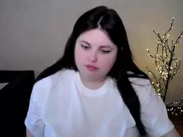 sophia__olsen live stage