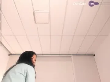 sophia_stonne live stage
