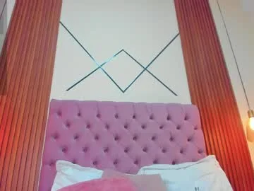 sophia_turneer live stage