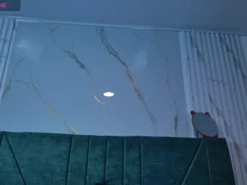 sophie_dearr live stage