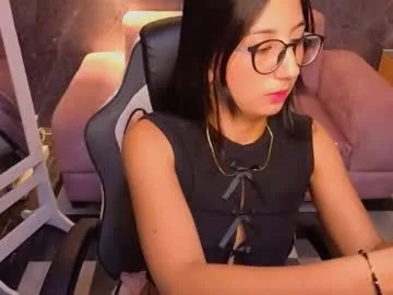 sophie_jones_b live stage