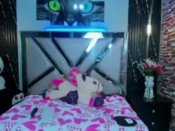 thamara_roberts live stage