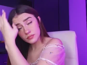 tinaajones_ live stage
